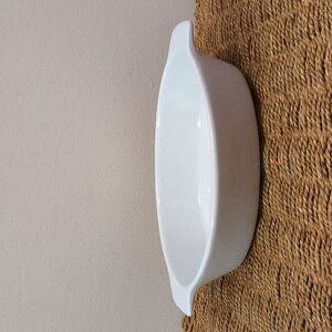 Oneida B-15 Buffalo Bright White 1 1/2 qt. Casserole Dish